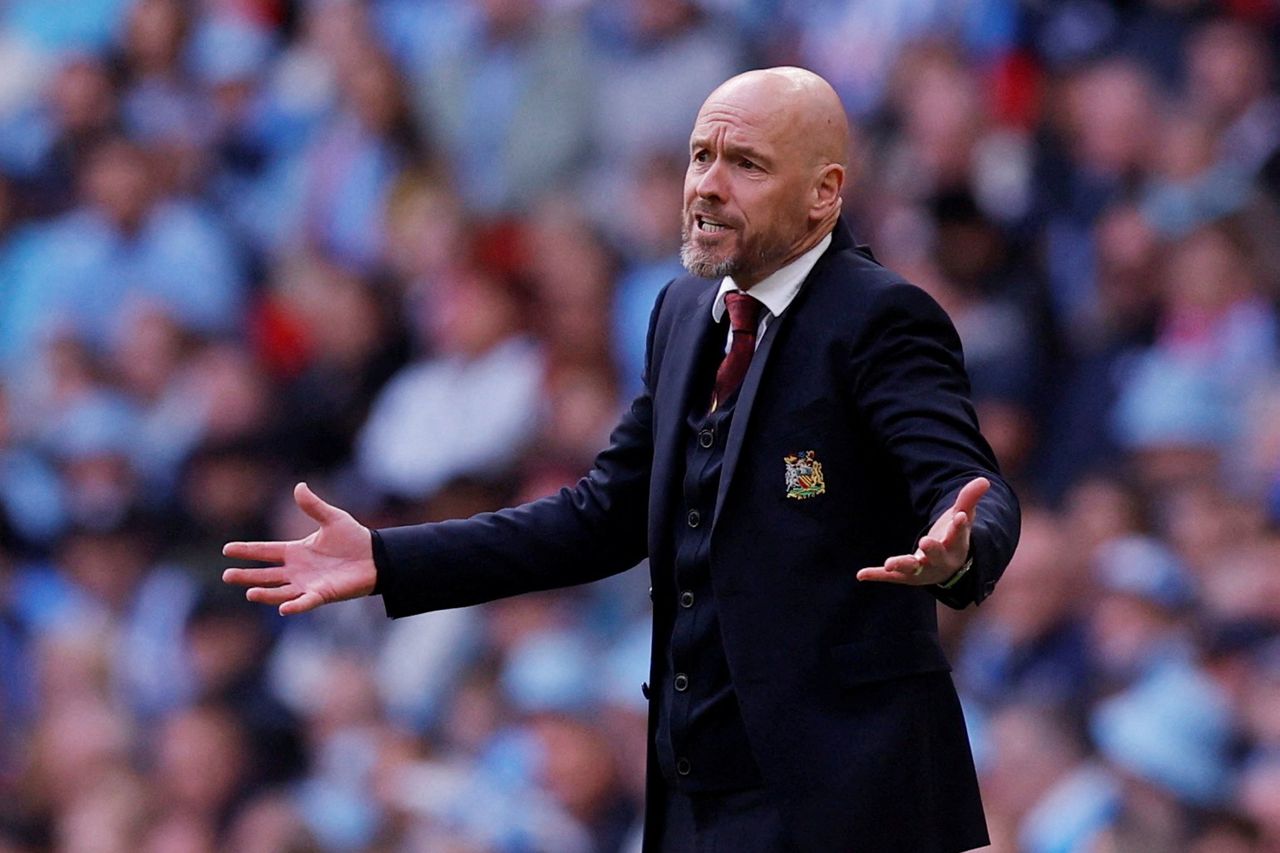 Its A Joke Erik Ten Hag Lashes Out At Reports Of Mass Man United