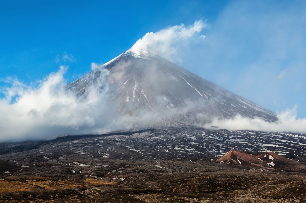 Eruption Of Eurasia S Tallest Active Volcano Sends Ash Columns Above