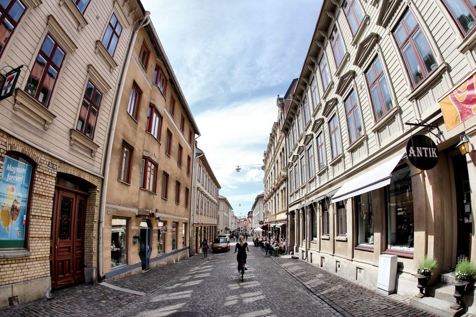 Cobbled streets in Haga district in thecentral part of Gothenburg