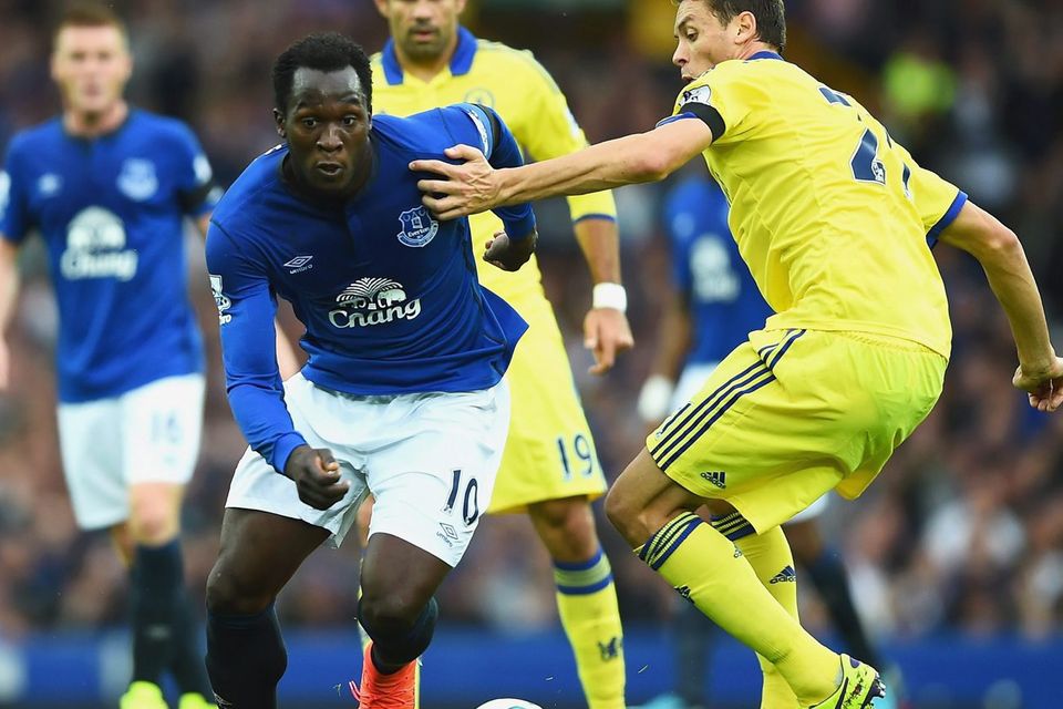 Romelu Lukaku of Everton goes past Nemanja Matic of Chelsea