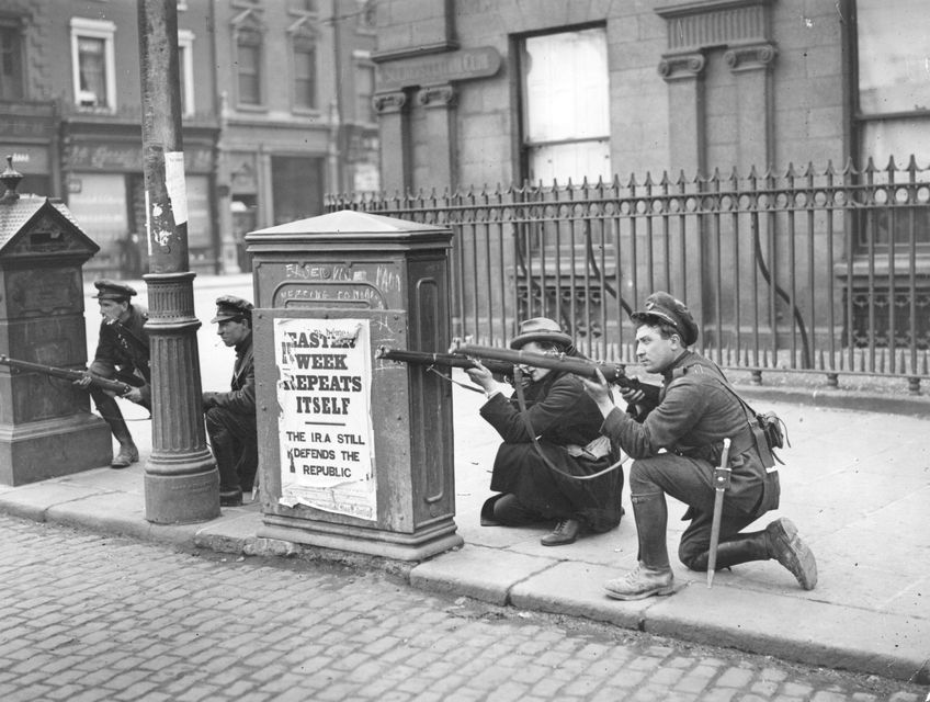 Free State soldiers fighting against Republican forces at O’Connell Bridge in Dublin during the Irish Civil War.  (Photo by Brooke/Topical Press Agency/Getty Images)