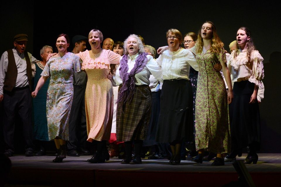 The women of 'Tuairín Dubh' in full voice