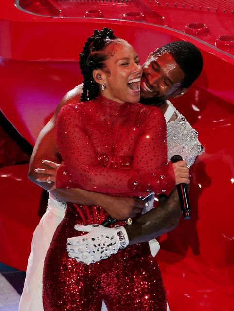 Alicia Keys and Usher perform during the halftime show REUTERS/Carlos Barria