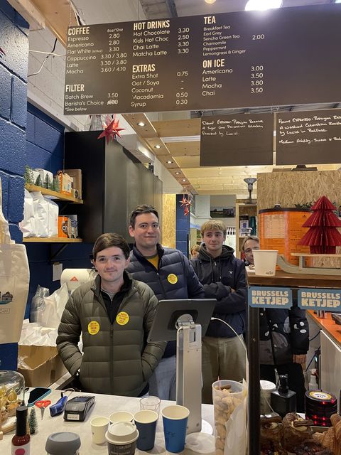 Adam et Kevin, habitants et propriétaires du C+H Cafe, dirigent leur entreprise Honest2Goodness à Glasnevin depuis 2017.