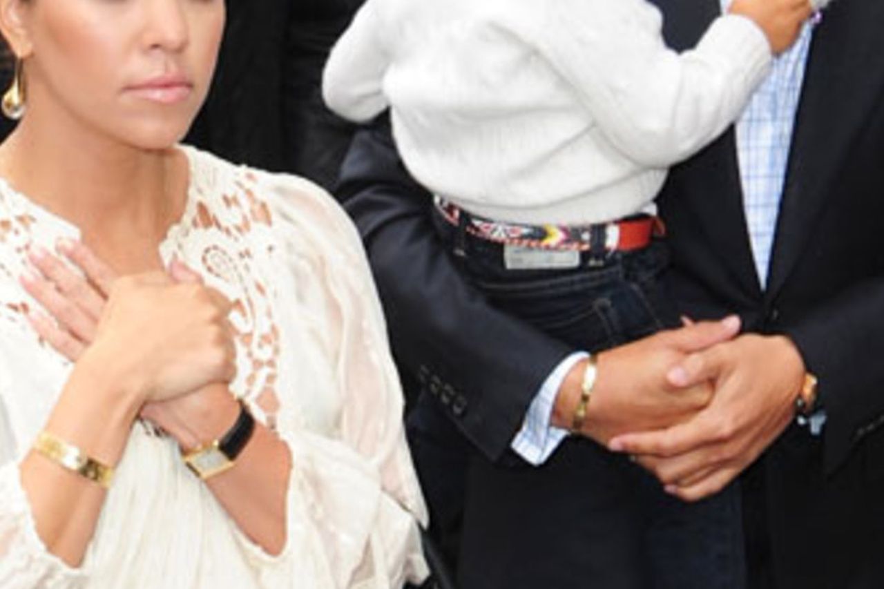 Kourtney kardashian gold online bracelet