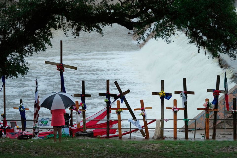 Más lluvias detienen la búsqueda de las víctimas desaparecidas de las inundaciones en Texas 10 días después del desastre | Irish Independent