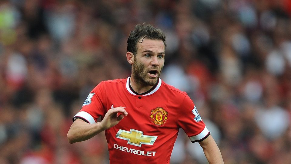 Manchester United's Juan Mata has apologised to the fans following their defeat at Leicester