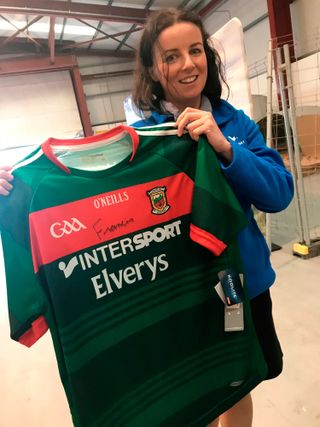 Mayo for Psalm: 'I'm fed up listening to them going on about Mayo not  winning' - Pope signs jersey in bid to end curse