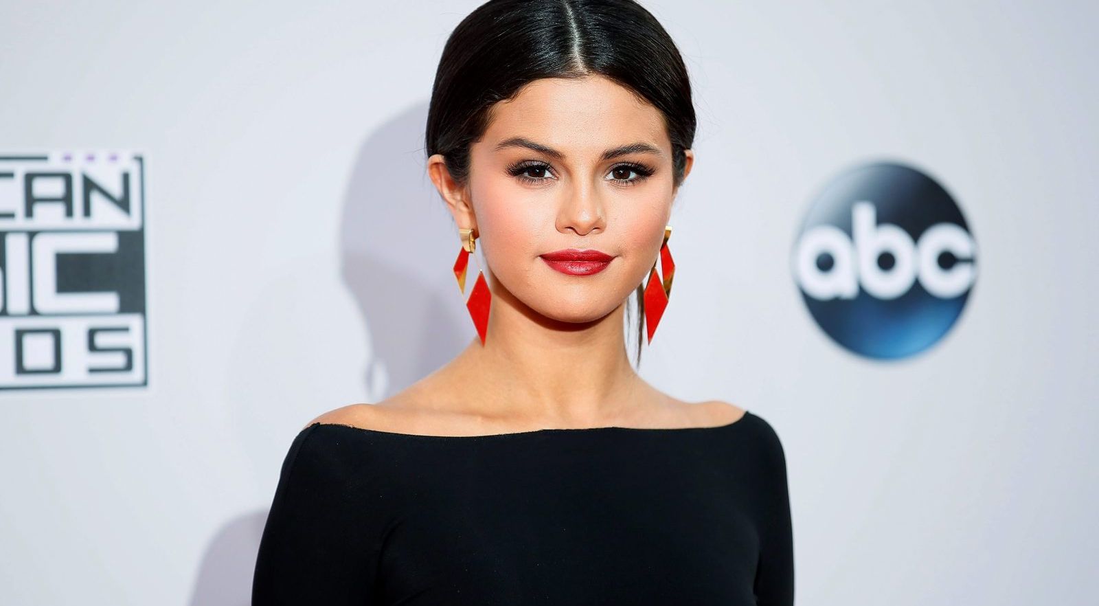 Selena Gomez Takes Inspiration From Dirrty Christina Aguilera Ditches Disney Image With Nude