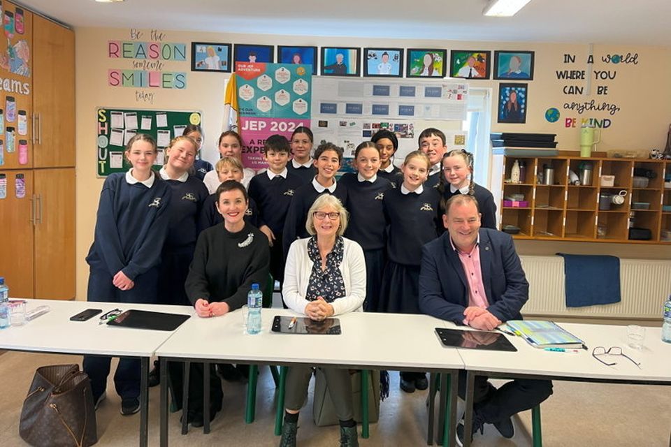 Wicklow Montessori Primary School pupils with Dragons Susan Fox, Deirdre O’Callaghan and Jeff Byrne.