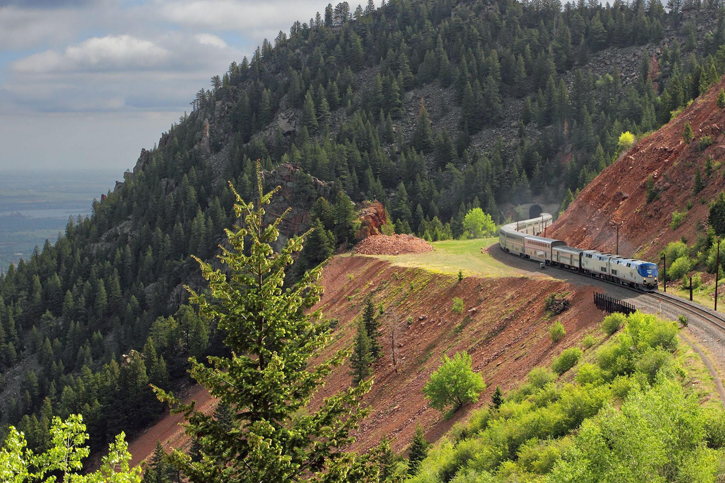 Поезда калифорния. The California Zephyr, США. Калифорния зефир поезд. Калифорнийский зефир. California Zephyr внутри.