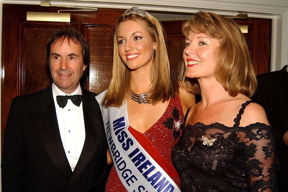 Rosanne Davison (M) with her father Chris De Burgh and mother Diane, after winning winning the Miss Ireland Competition 2003 August 1, 2003 in Citywest Hotel in Dublin, Ireland. (Photo by ShowBizIreland.com/Getty Images)