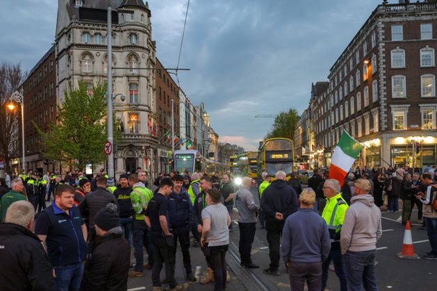 'We'll sleep in our tractors' - fears grow that fuel protest will pumps in west of Ireland dry as second day of protests expected