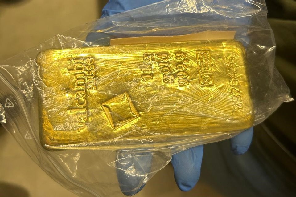 Two women charged after €1.4m in gold bullion, €460,000 cash and €210,000 of cocaine seized in Dublin