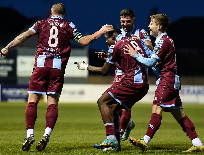Frantz Pierrot is congratulated by Drogheda United teammates Gary Deegan, Luke Heeney and Aaron McNally after scoring against Sligo Rovers from the penalty spot. Photo by Shauna Clinton/Sportsfile