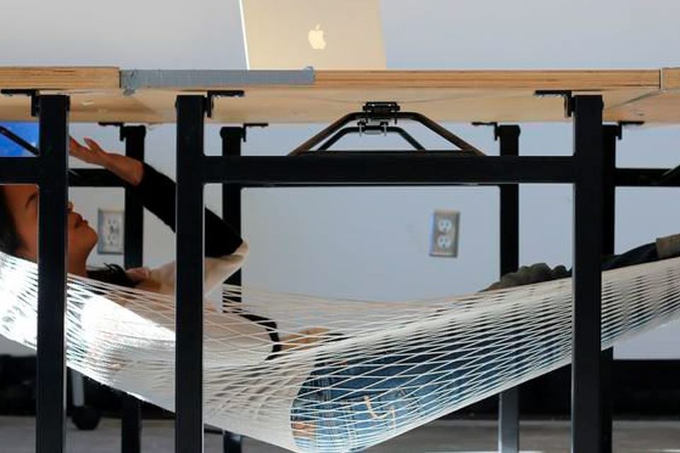 Sweet desk hammock lets you take a nap in a snap
