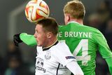 thumbnail: Everton's James McCarthy (L) goes for a header with Wolfsburg's Kevin De Bruyne during their Europa League Group H soccer match in Wolfsburg, November 27, 2014.  REUTERS/Fabian Bimmer (GERMANY  - Tags: SPORT SOCCER)