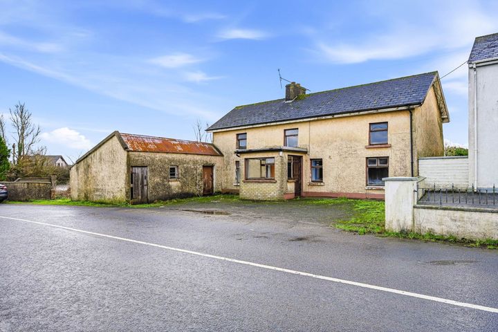 See inside the run-down Wexford farmhouse which just sold for €165,000 at auction