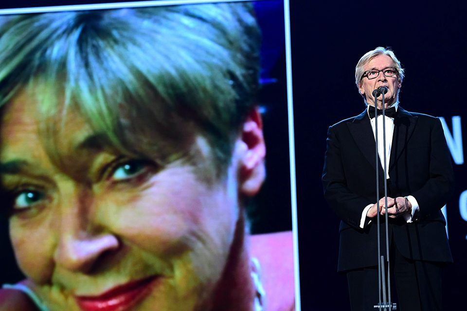 William Roache pays tribute to Anne Kirkbride on stage during the 2015 National Television Awards at the O2 Arena, London. PRESS ASSOCIATION Photo. Picture date: Wednesday January 21, 2015