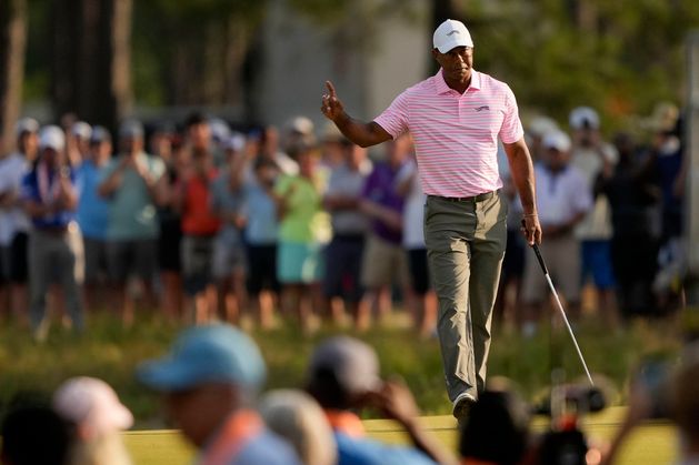 Tiger Woods one of the early starters in the US Open and gets off to a flyer with a birdie on his first hole