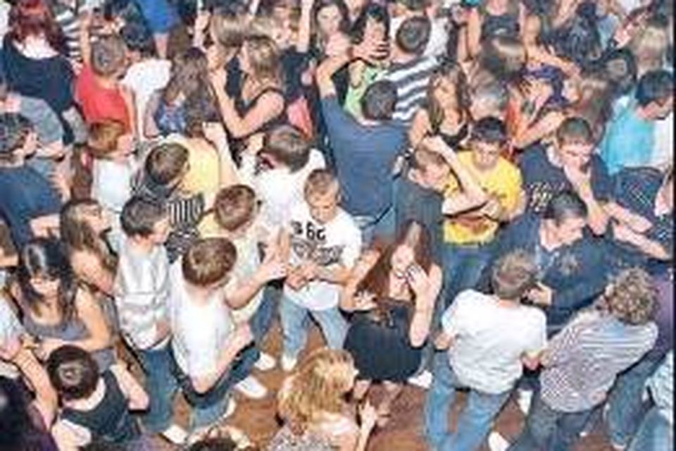 Teen disco confusion as promoter and radio station get wires