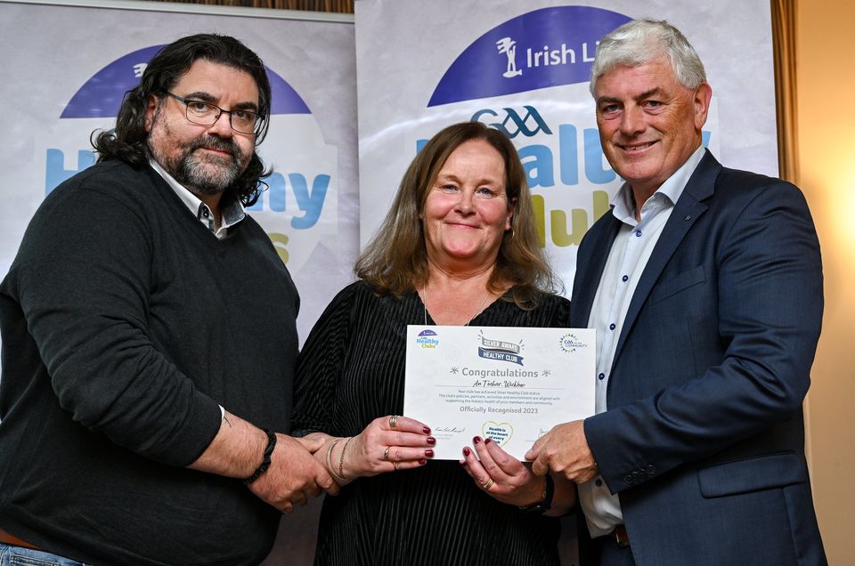 Christopher Brady and Rita Brady of An Tóchar GAA Club receiving their silver award by Leinster Council Health and Wellbeing Chairperson Dave Murray. 