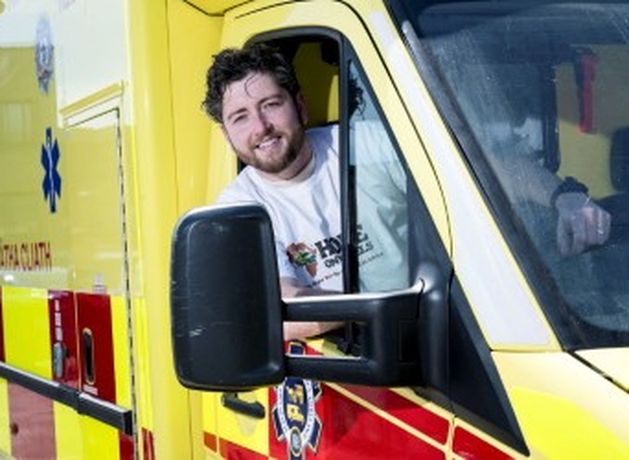 Garron Noone and former presidential hopeful join forces on ambulance road trip to Uganda for aid charity