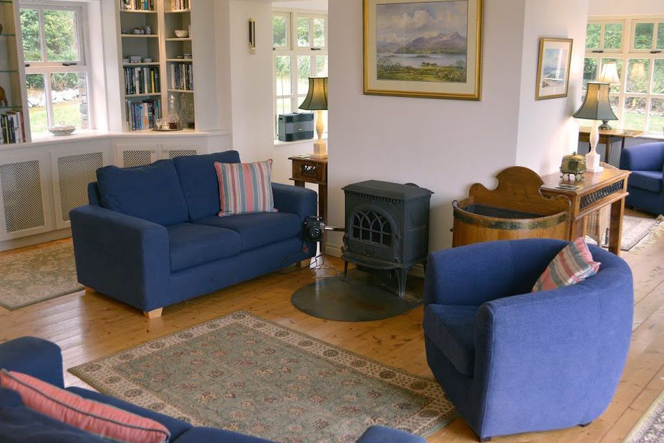 The living room in Cove Lodge