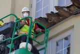 thumbnail: Inspectors have blamed severe dry rot for the balcony collapse in which five Irish students and one American student died