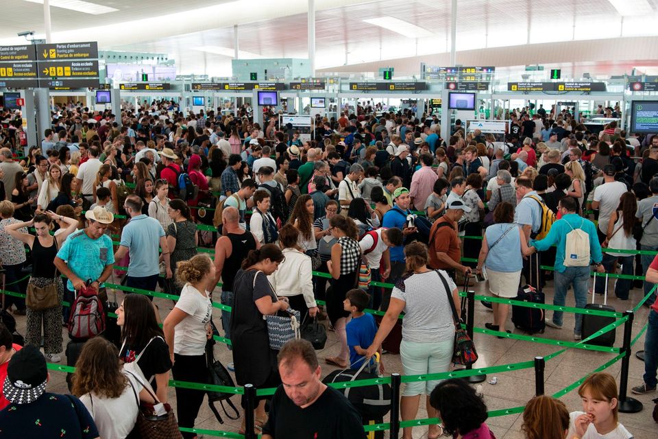 Passengers queue at Barcelona's El Prat airport as security agents strike on August 4, 2017, in Barcelona.