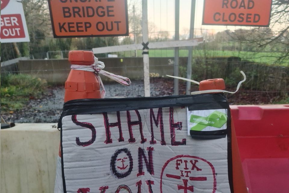 A sign erected by locals at the collapsed bridge at Wilton, Bree.