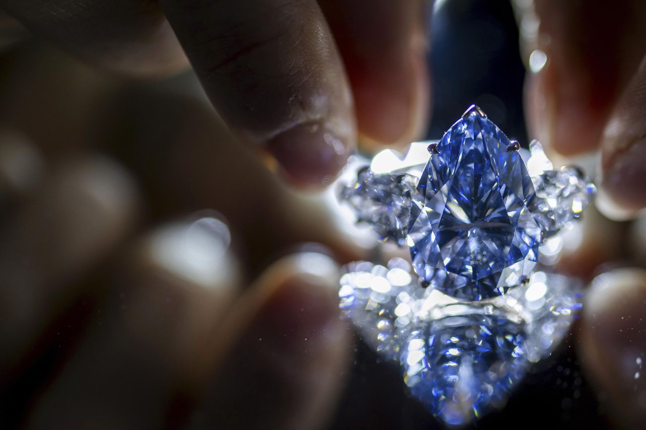 Largest Blue Diamond To Ever Be Auctioned Sells For More Than €40m At ...