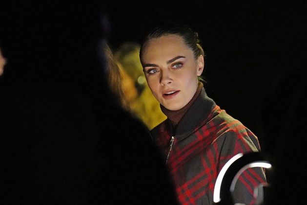 カーラ・デルヴィーニュ、ロサンゼルスの自宅火災で「心が張り裂けている」と語る