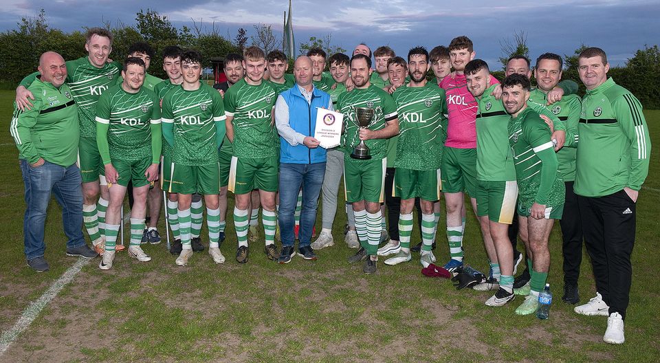 Richie Walsh from Bet XS presenting the Division 3 trophy to Ballymurn Celtic. Photo: Jim Campbell