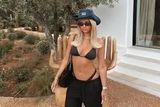 thumbnail: Fans were not happy that she flew her sister on Ryanair after booking private jet for pal