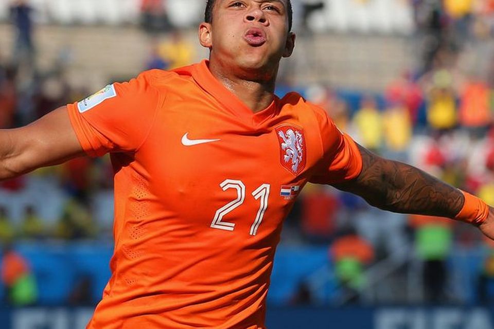 Memphis Depay goes shopping - Mirror Online