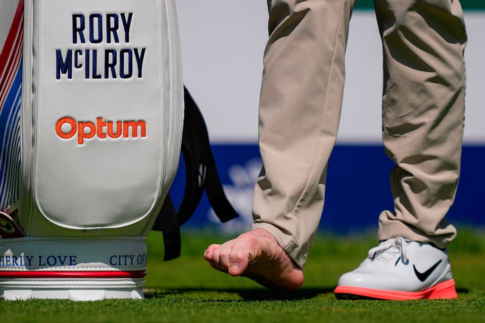 Rory's got two options: he could sit at home or he could come out and play'  &ndash; P&aacute;draig Harrington on McIlroy's toenail woes | Irish Independent
