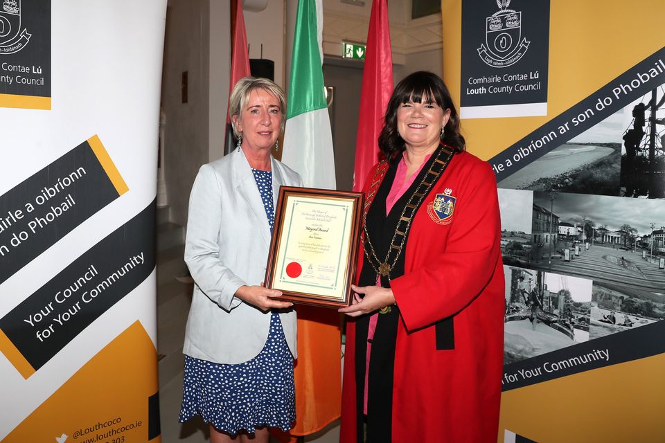 Ann Kierans accepts the award from Mayor Michelle Hall. 