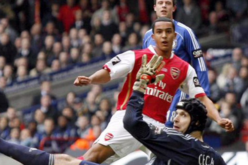 Theo Walcott scoring his first Arsenal goal against Petr Cech