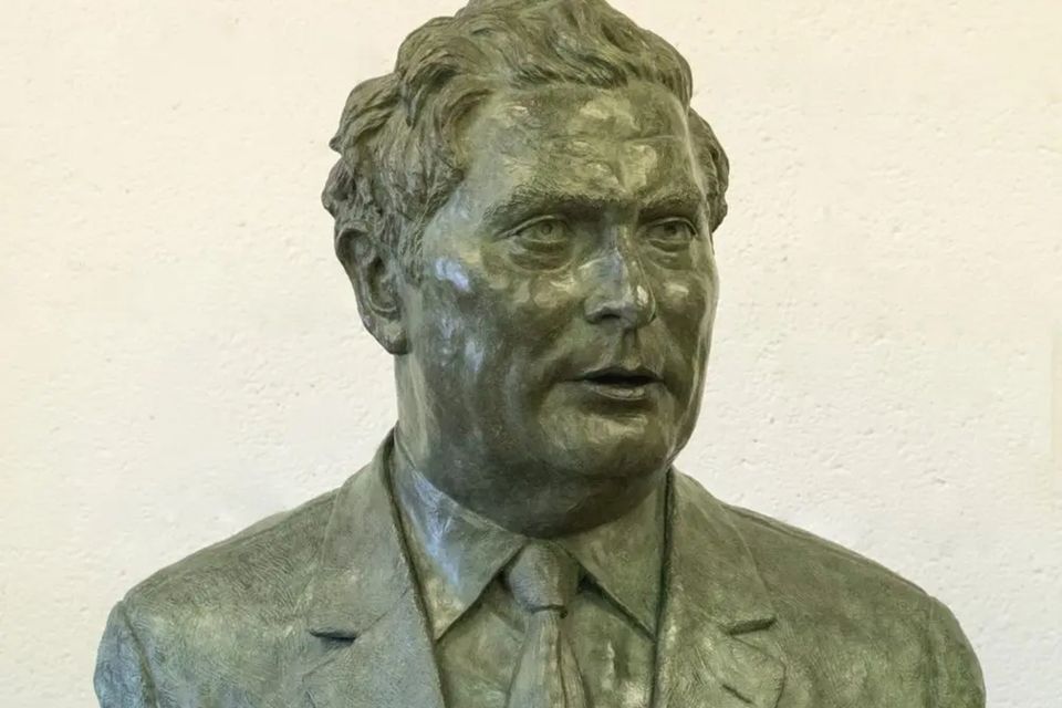 Bronze bust of John Hume by sculptor Elizabeth O'Kane