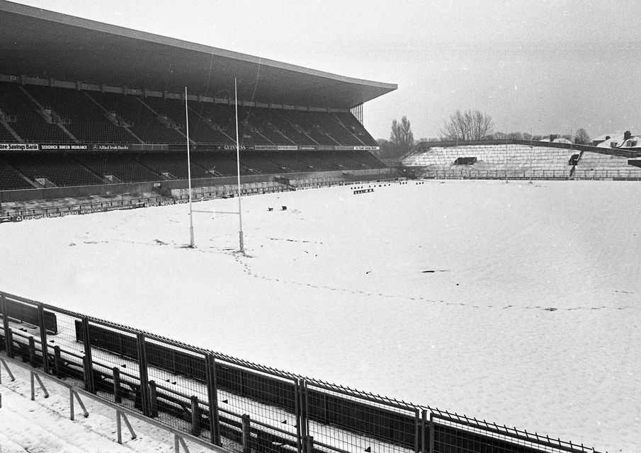 The snow covered football pitch at Lansdowne Road, Dublin, 18/01/1985 (Part of the Independent Newspapers Ireland/NLI Collection).