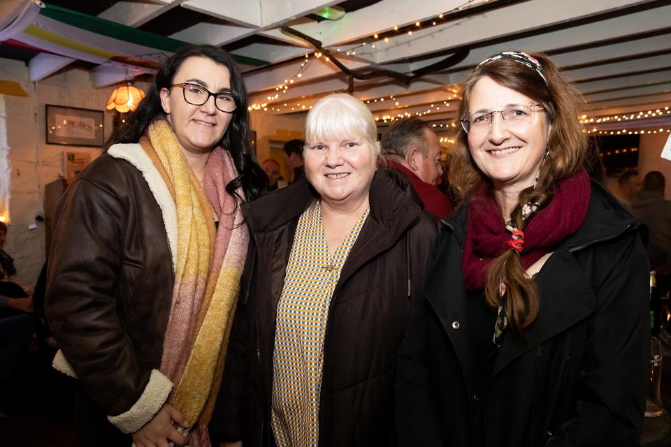 Kevin Bell fundraiser organised by the late John Walshe's family in Blanchfield's pub in St. Mullins. From left; Emily Ryan from Clonmines, Patricia Power from New Ross and Alex Kelly from Mount Elliot. Photo; Mary Browne