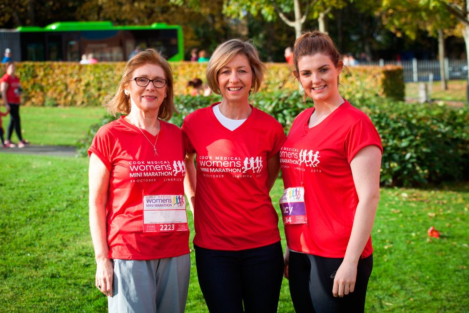 Jan O’Sullivan TD, Alice O’Dwyer of Cook Medical and race ambassador Lucy Dillon at the Cook Medical Women’s Mini-Marathon in Limerick. Photo: Bryan O'Brien Photography