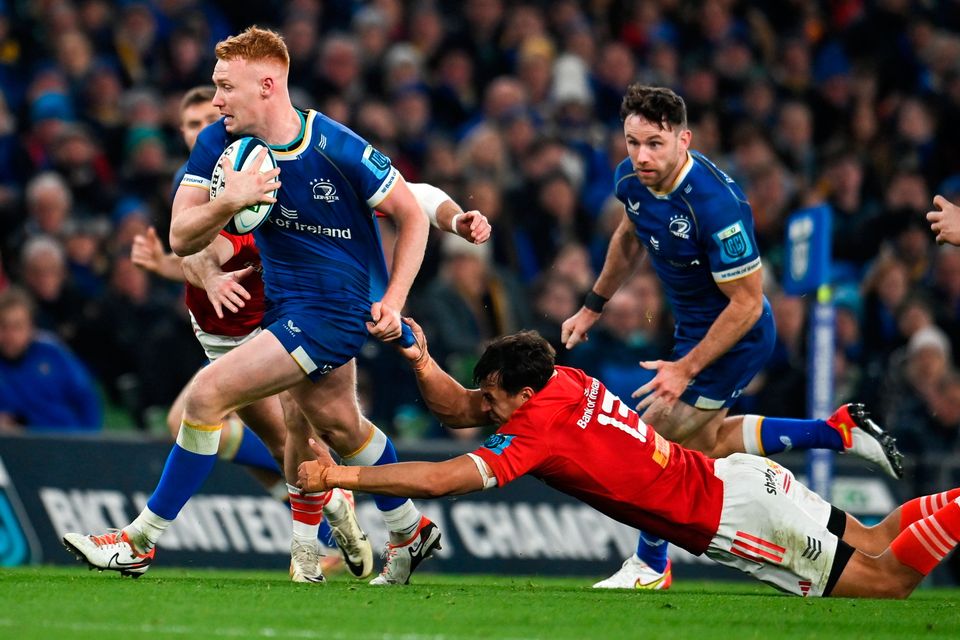 Ciarán Frawley of Leinster in action against Antoine Frisch of Munster during the United Rugby Championship match at the Aviva Stadium in Dublin. Photo by Sam Barnes/Sportsfile