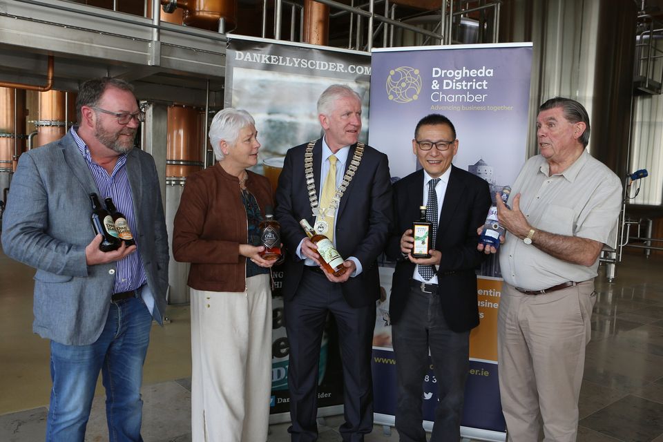 Olan McNeece, Dan Kellys Cider, Bronagh Conlon, Listoke Distillery and Pat Cooney, Boann Distillery with Drogheda Chamber of Commerce President Hubert Murphy and Mr. Fan Shi, Member of the Party Working Committee of Sichuan Tianfu New Area as Chinese Delegates visit to Drogheda Chamber of Commerce and Boann Distillery.
