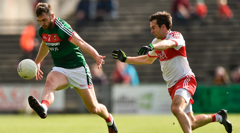 Seamus O'Shea of Mayo in action against Benny Heron of Derry. Photo: Sportsfile