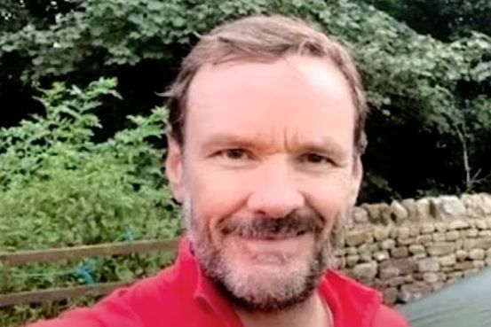 行方不明のスーパーヨット王マイク・リンチの米国裁判の共同被告が英国での交通事故で死亡