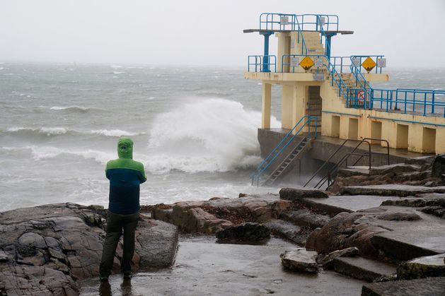 Storm Ashley: Yellow wind warning remains in place as 29,000 homes without power; number of flights cancelled