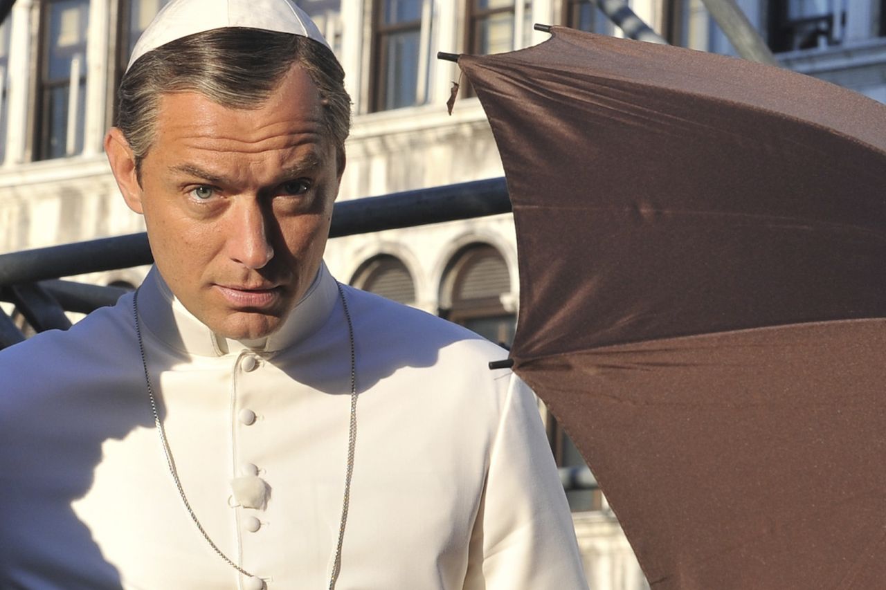 first-extended-trailer-of-jude-law-s-dark-character-in-the-young-pope