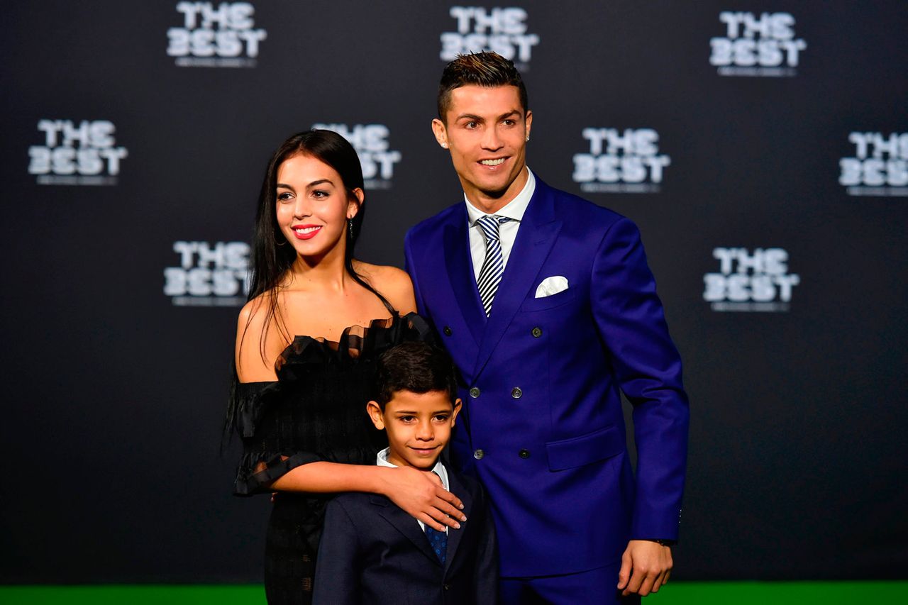 Cristiano Ronaldo makes first public appearance with girlfriend Georgina  Rodriguez and son at FIFA Football Awards | Irish Independent